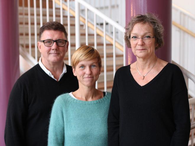 Forskere fra Høgskolen i Østfold (fra venstre): professor Jörg Werner Kirchhoff, førsteamanuensis Hanna Marie Ihlebæk, professor Catharina Bjørkquist - Klikk for stort bilde